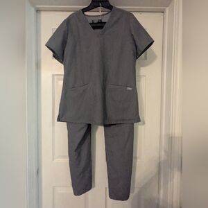 Figs Women's Gray 2pc  Scrub Sets Size medium,Euc Graphite